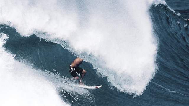Kelly Slater, in through the backdoor at Pipeline, 2010 