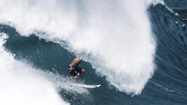 Kelly Slater, in through the backdoor at Pipeline, 2010