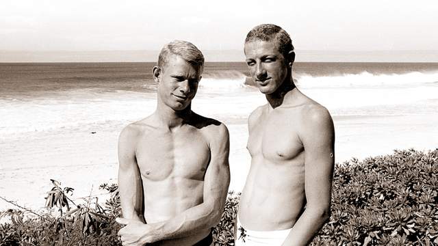 Midget Farrelly (left) and Nat Young, Hawaii, 1963. Photo: Tom Keck