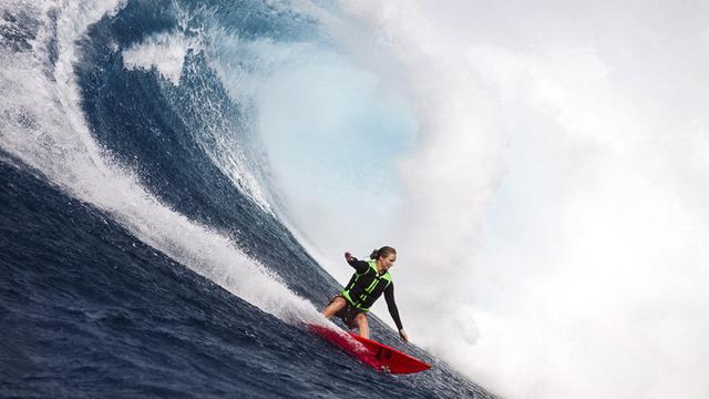 Paige Alms, Peahi. Photo: Erik Aeder