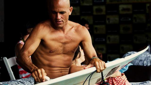 Kelly Slater waxing up, 2010