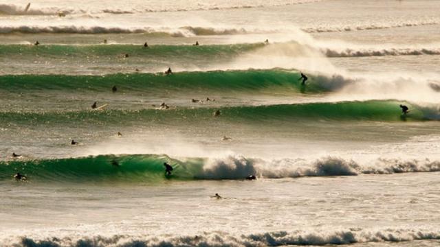 Right-breaking waves at Superbank, Queensland