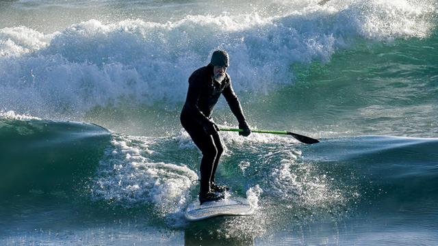 Great Lakes SUP rider into a reform wave, 2013