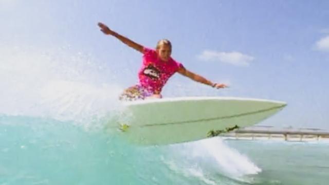 "Surf Girls" contestant