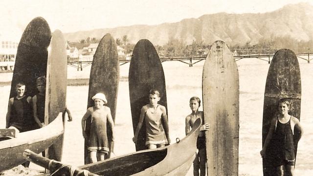 All-white members of Outrigger Canoe Club, around 1910