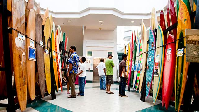Browing prior to the auction, 2011. Photo: Sean Davey
