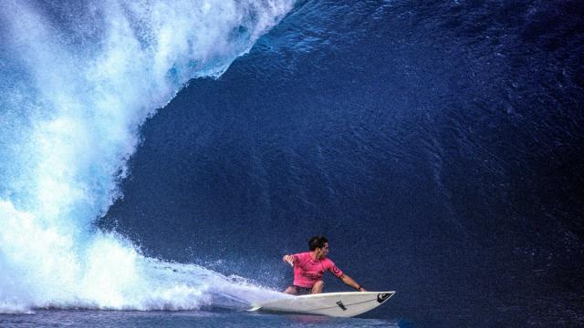 Kelly Slater, Pipeline, 1993. Photo: John Callahan