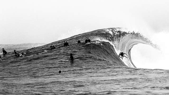 Crowded lineup at Backdoor Pipeline, 2002. Photo: Tom Servais