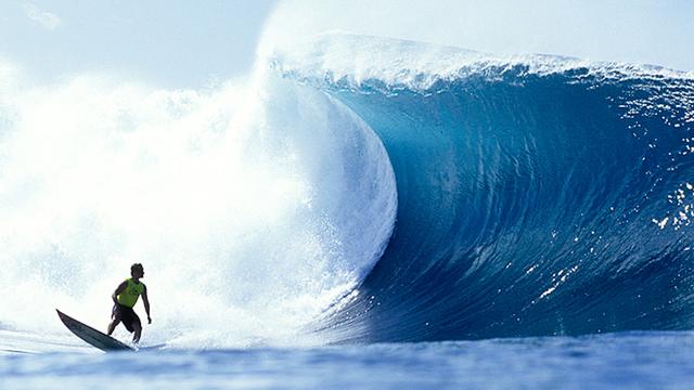 Shawn Briley, Pipeline, 1995. Photo: Brian Bielmann