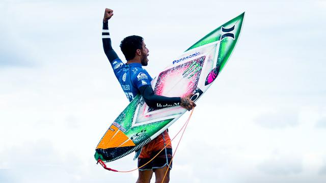Filipe Toledo wins 2015 Quiksilver Pro. Photo: Kristin Schultz