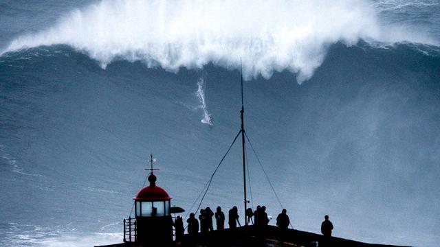 Carlos Burle, Nazare, 2013. Photo: Francisco Leong