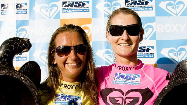 Melanie Redman-Carr (right) and Layne Beachley, 2006 Roxy Pro, Queensland. Photo: Karen Wilson