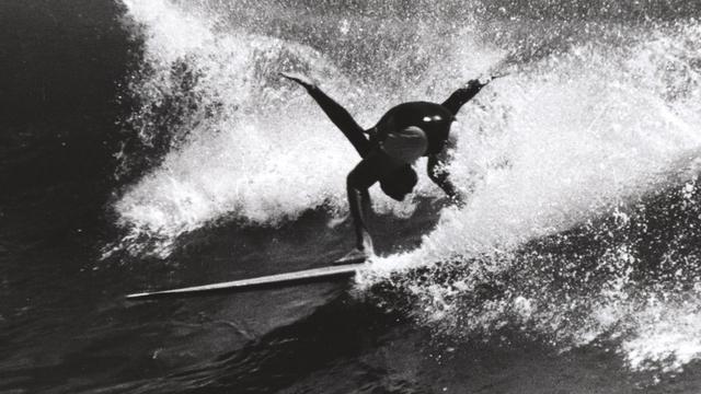 Head dip, Santa Cruz, around 1960. Photo: John Severson