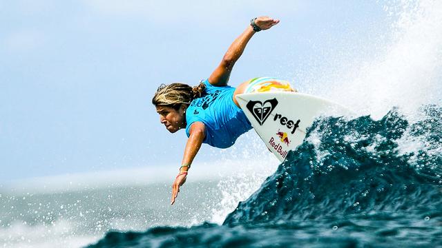 Sofia Mulanovich, Cloudbreak, 2004. Photo: Pierre Tostee