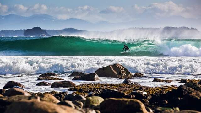Peter Devries surfing. Photo: Jeremy Koreski