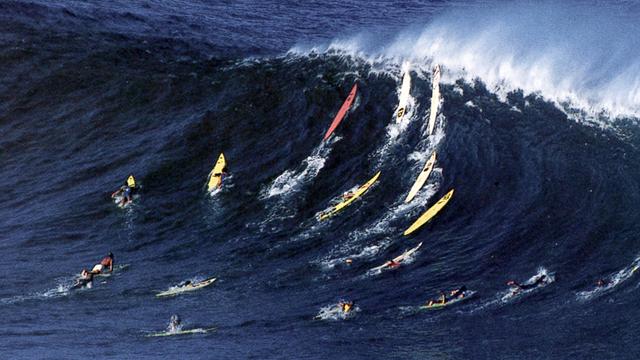 Bailing out at Waimea Bay, 1991. Photo: Bernie Baker