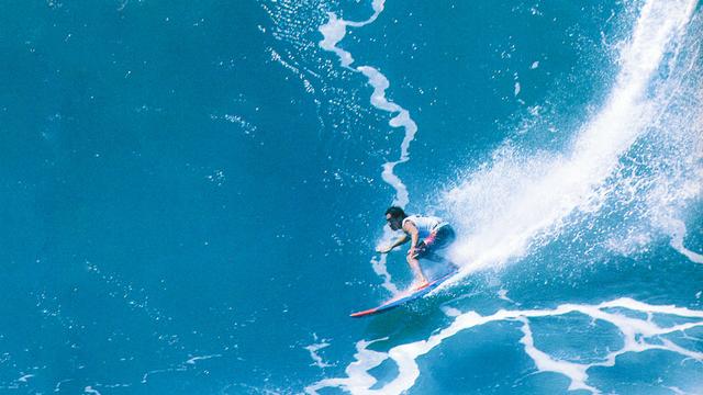 1986 Quiksilver in Memory of Eddie Aikau, Waimea Bay (short version)