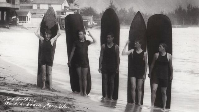 Dude Miller, center, Waikiki, around 1907
