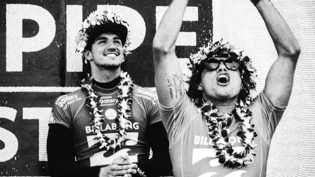 Adriano de Souza (right) and Gabe Medina, 2015 Pipeline Masters. Photo: Canavarro