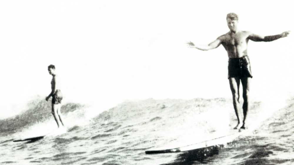 tom blake surfing in waikiki
