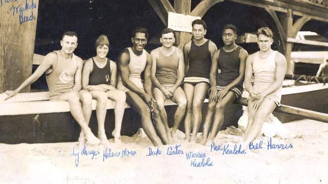 Dad Center, Duke Kahanamoku, and other Honolulu swimmer-paddlers