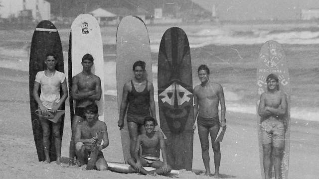 Rio surfers with madeirite boards, around 1962. Photo: Tito Rosemberg