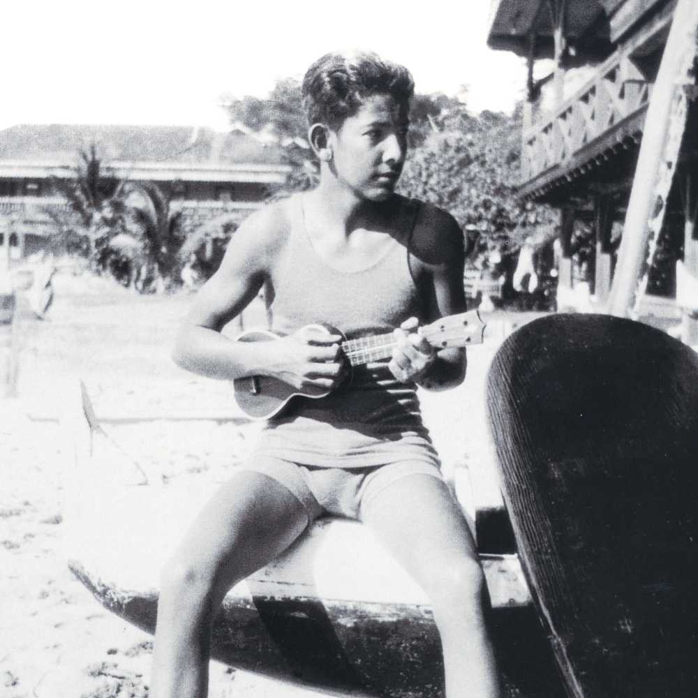 uke player in Waikiki, photo by tom blake