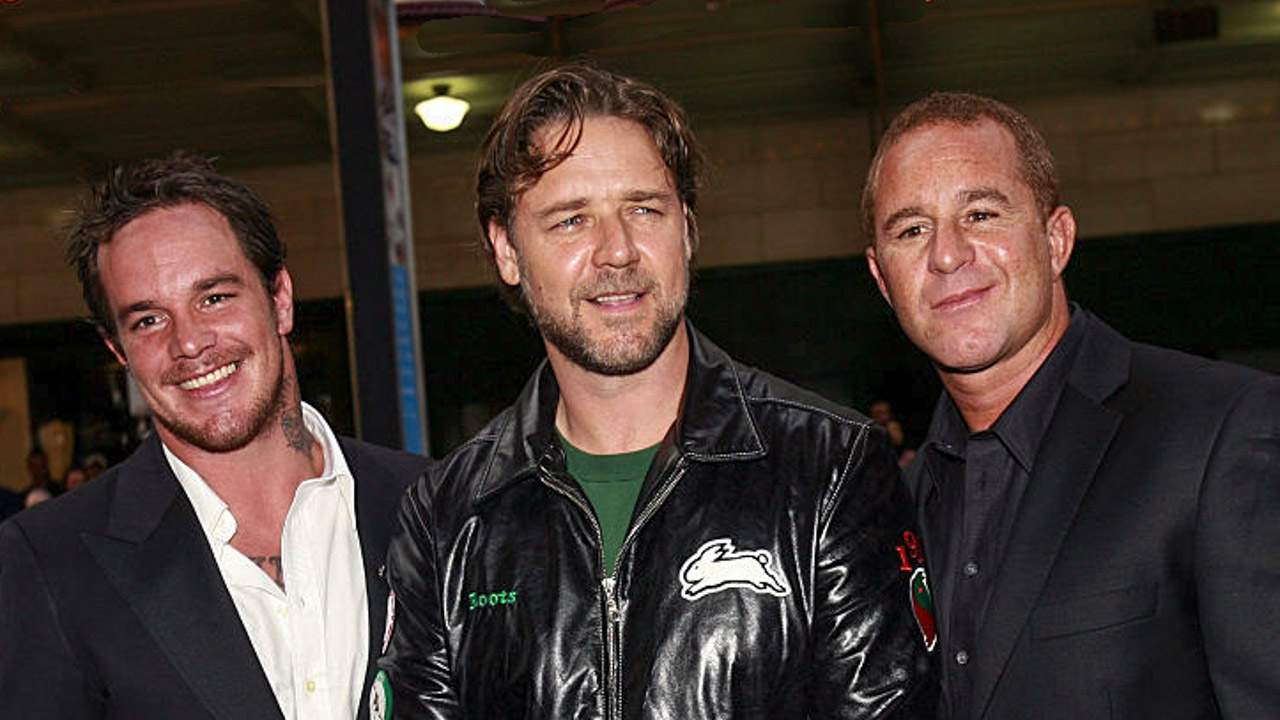 Koby (left) and Sunny Abberton, with Russell Crowe 