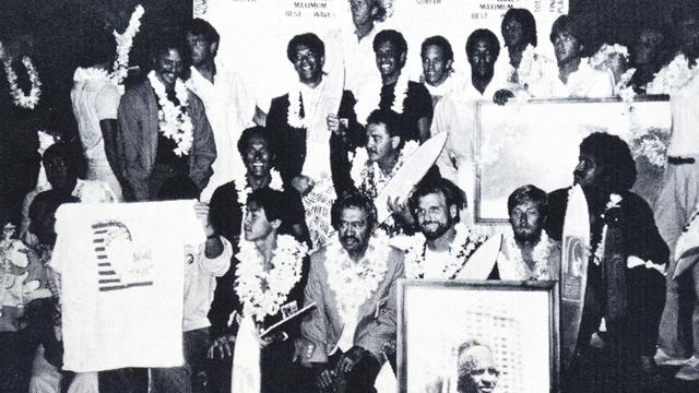 Competitors at the 1986 Quiksilver in Memory of Eddie Aikau contest. Photo: Sato