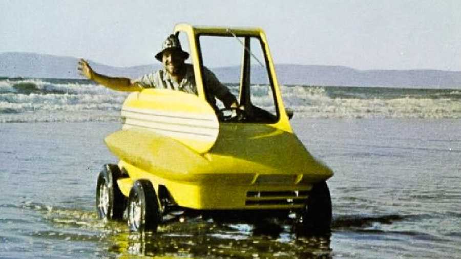 Ed "Big Daddy" Roth and his Surfite custom car