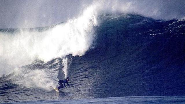 Chris Barela, Redondo Breakwater, Swell of 1983. Photo: Steve Sakamoto