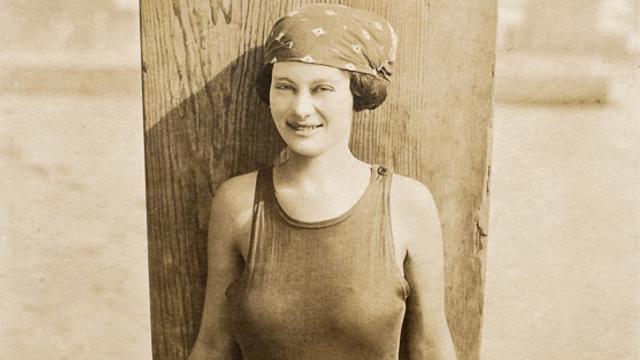Surf bunny, Waikiki, 1920s