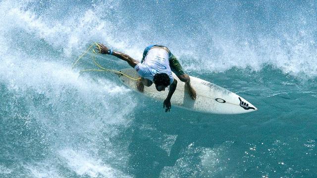 Neco Padaratz, Saquarema, Rio, 2002. Photo: Pierre Tostee