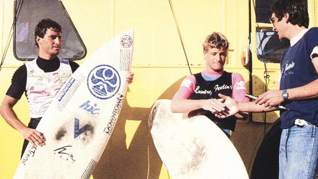 Hans Hedmann (left) and Mark Occhilupo, 1984 Country Feeling Classic, J-Bay. Photo: Paul Maartens