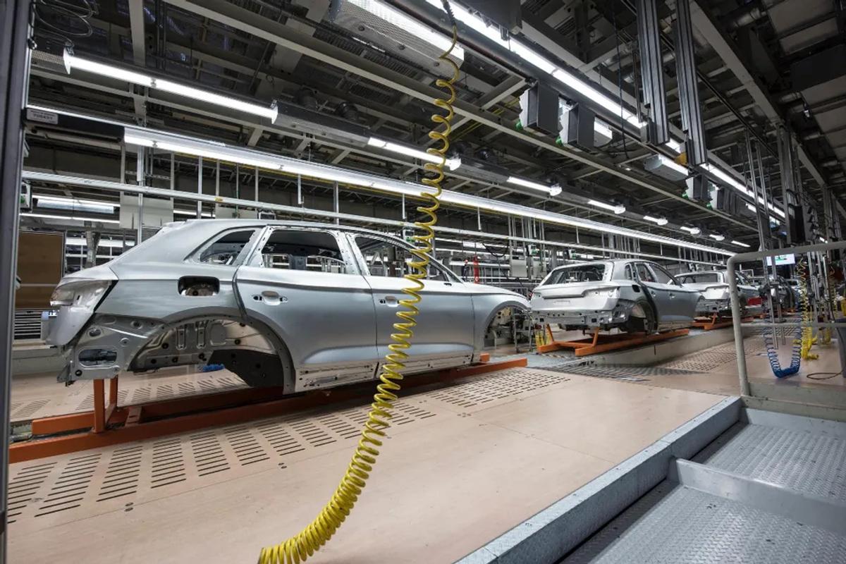 A car manufacturing assembly line