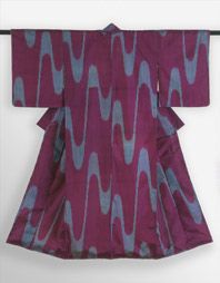 <i>Woman’s Unlined Kimono (hitoe)</i>
Japan, 1920s–30s (late Taishō–early Shōwa period)
Machine-spun silk plain weave with stencil-printed warp threads (<i>meisen</i>)
The Montgomery Collection, Lugano, Switzerland