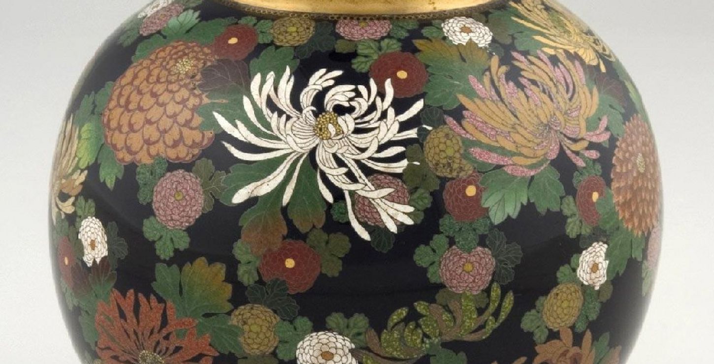 Jar and Lid with Design of Chrysanthemums and Peafowl, c. 1890, Namikawa Yasuyuki, Japanese, 1845 - 1927, 1965-196-2a,b
