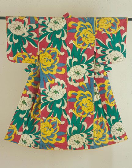 <i>Woman’s Kimono</i>
Japan, 1910s (late Meiji–early Taishō periods)
Machine-spun silk plain weave with stencil-printed warp and weft threads (<i>meisen</i>)
The Montgomery Collection, Lugano, Switzerland