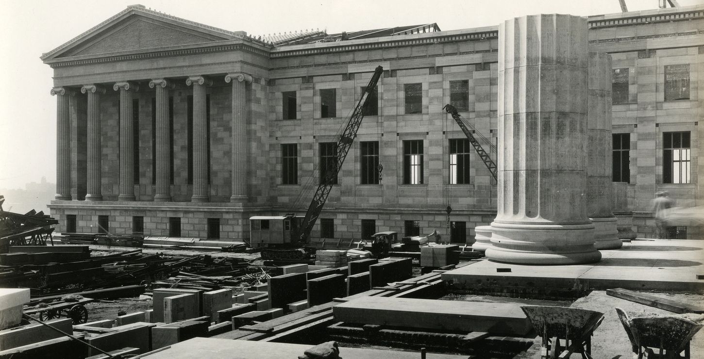Black and white photograph of the museum being built in 1926