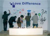“Love Difference” workshop for the World
Summit on the Information Society, Palazzo
Dar Bach Hamba, Tunis, Tunisia. Photograph
by F. Fabbrica