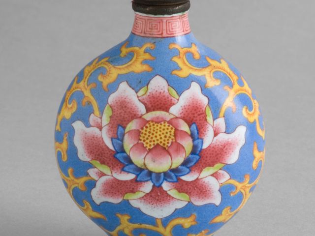 Snuff Bottle with Lotus Blossoms, 1715–22, Chinese