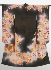 Young Woman's Formal Kimono (<i>furisode</i>)
Japan, 1920s (late Taishō–early Shōwa periods)
Silk crepe plain weave with hand-painted, rice-paste resist outlining (<i>yūzen</i>); gold paint; couched gold and silk thread embroidery
The Montgomery Collection, Lugano, Switzerland