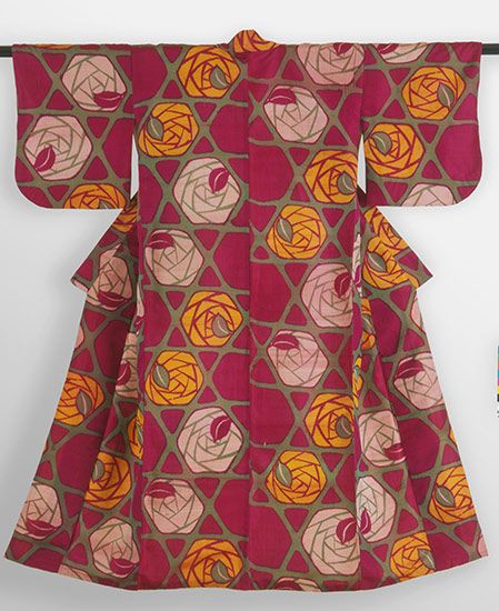 <i>Woman’s Kimono</i>
Japan, 1912–26 (Taishō period)
Machine-spun silk plain weave with stencil-printed warp threads (<i>meisen</i>)
The Montgomery Collection, Lugano, Switzerland
