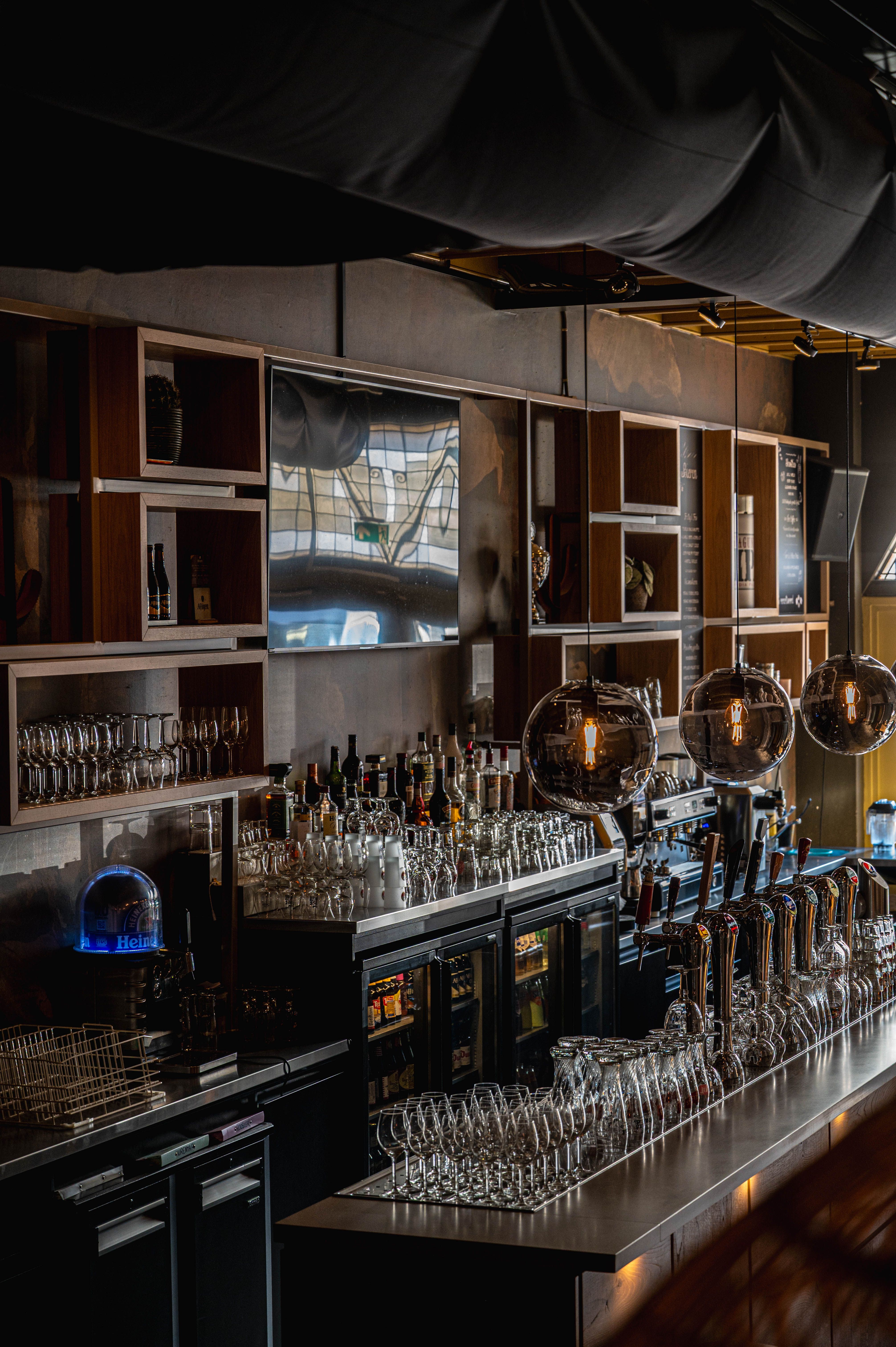 Zicht door de eetzaal van Brasserie Zus en Zo