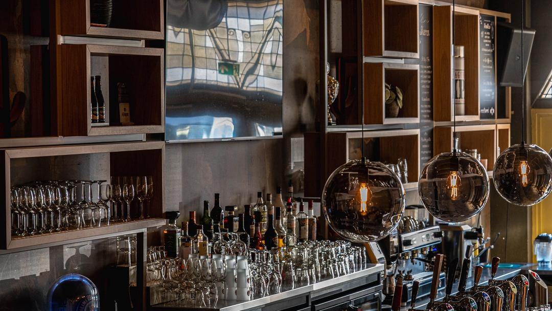Zicht door de eetzaal van Brasserie Zus en Zo