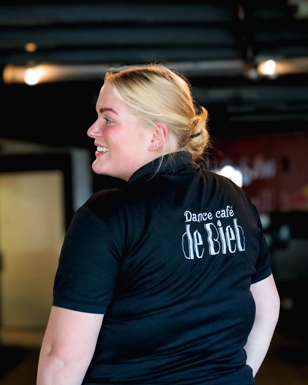 vrouw in de bieb