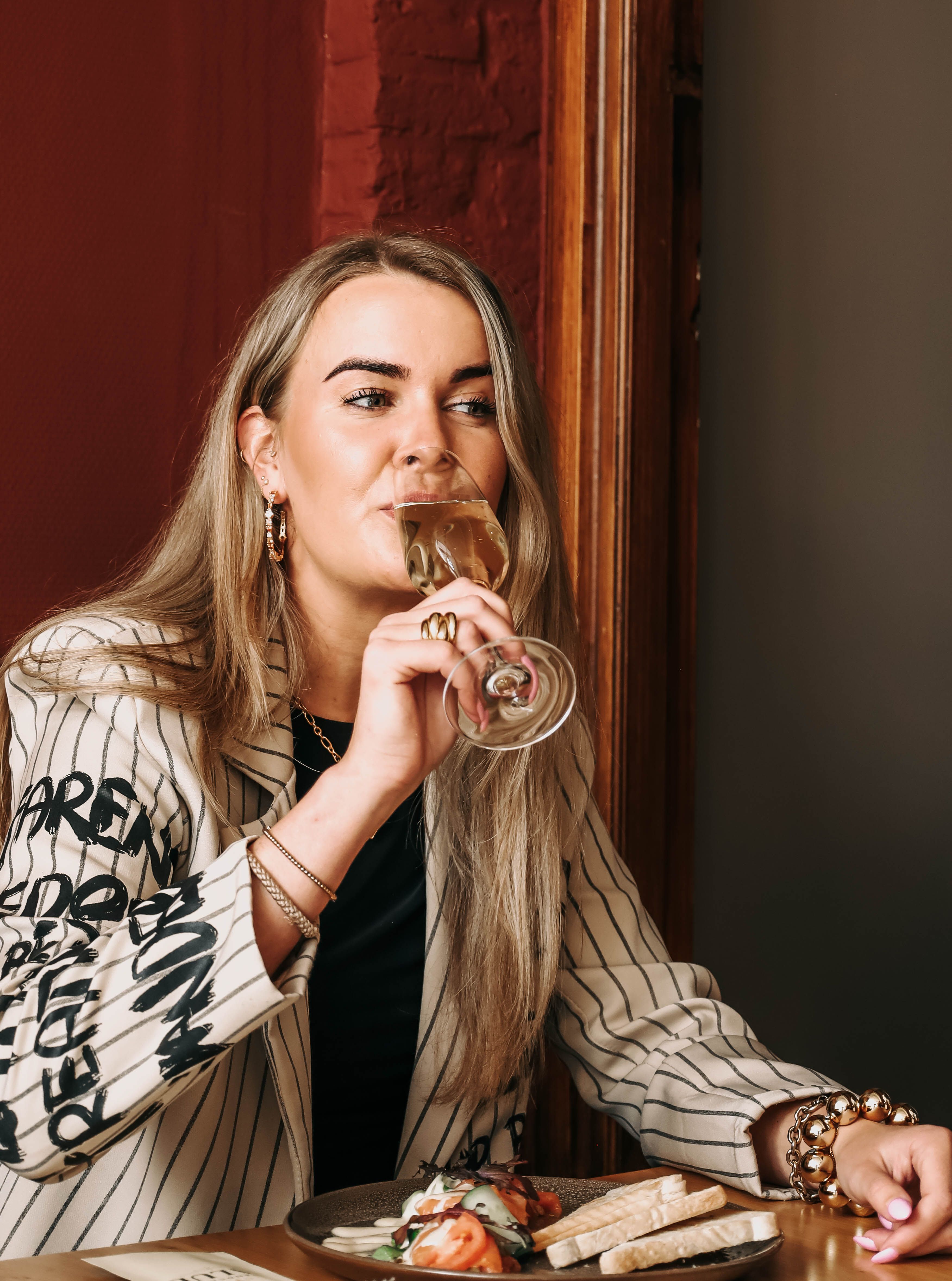 Vrouw met wijn