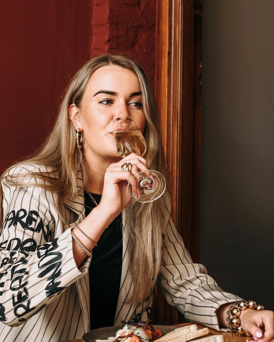 Vrouw met wijn