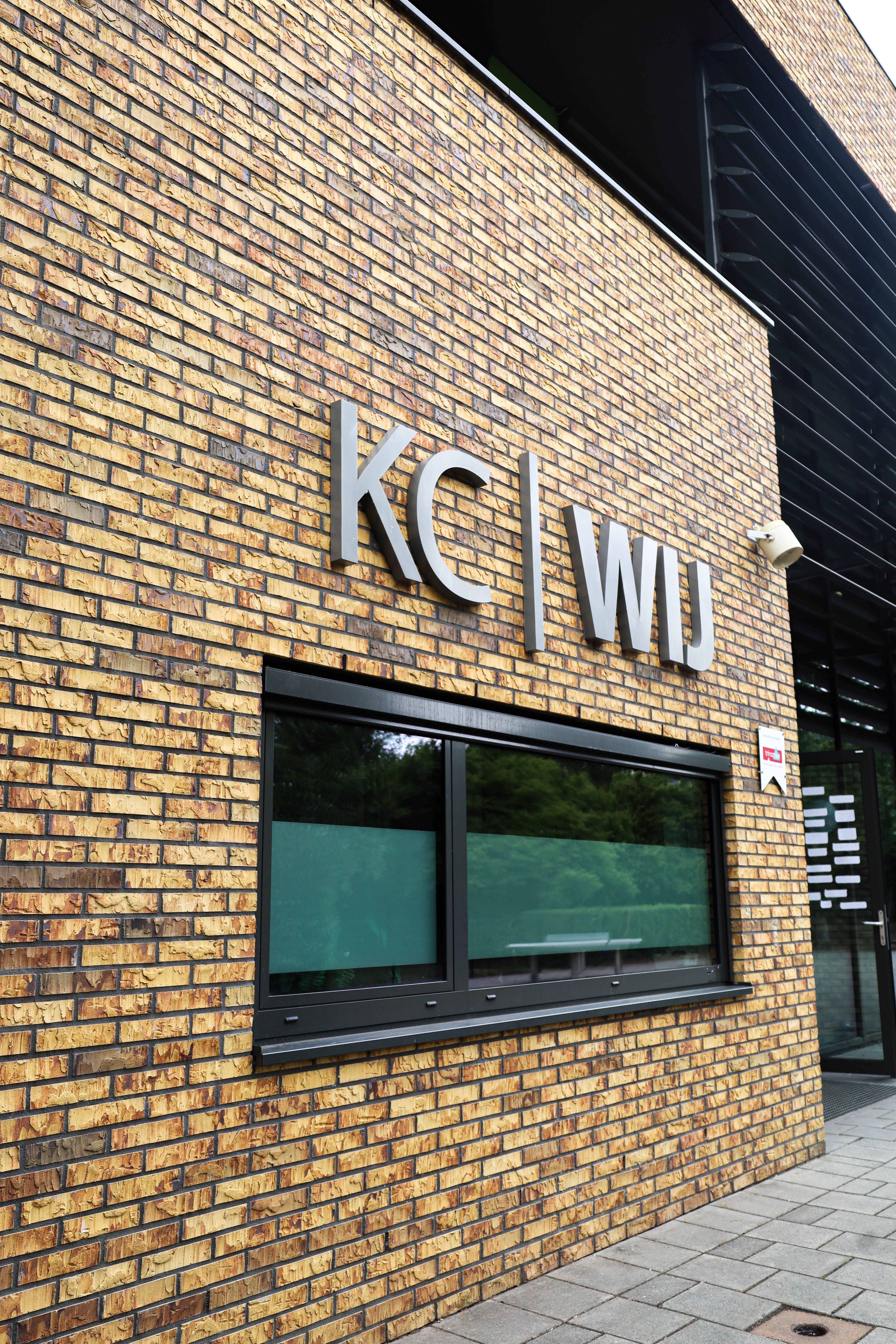 Het gebouw van Kindcentrum WIJ van buiten