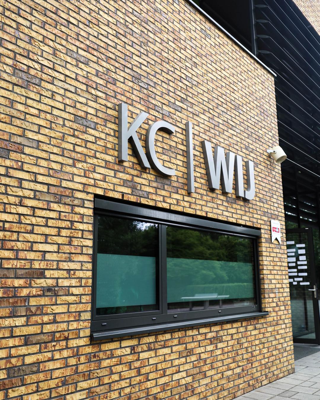 Het gebouw van Kindcentrum WIJ van buiten